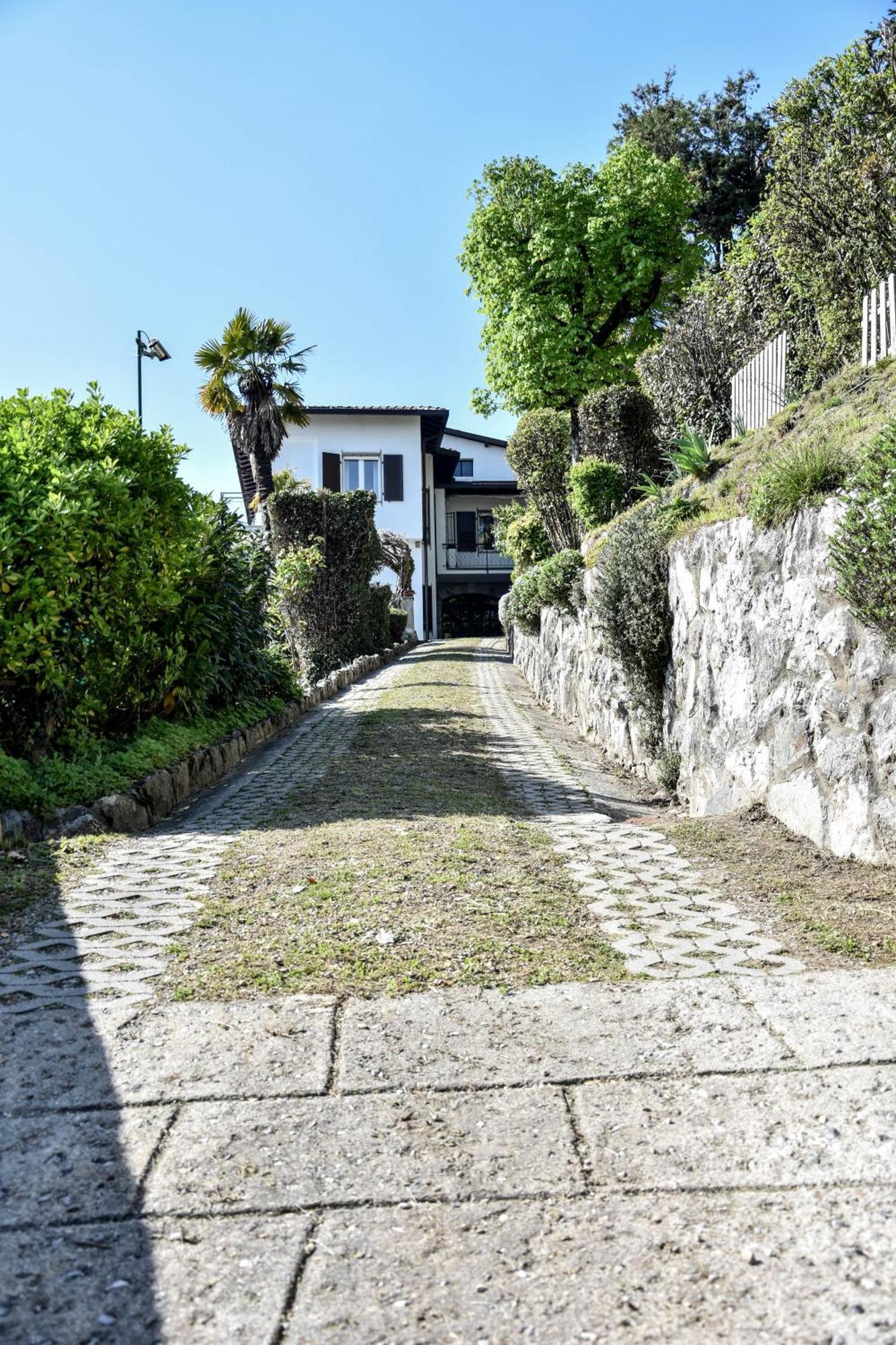 Villa Antonella, App. Vittoria Tavernerio エクステリア 写真