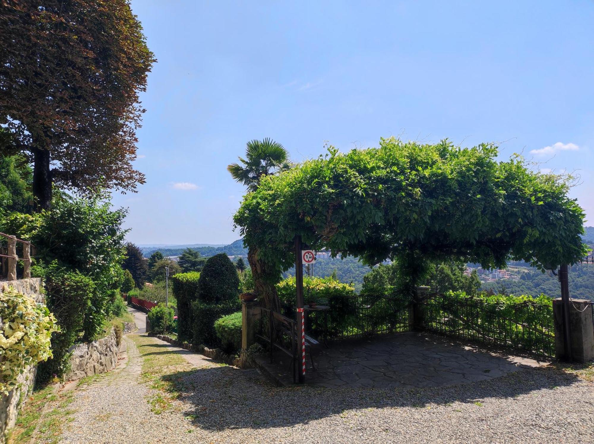 Villa Antonella, App. Vittoria Tavernerio エクステリア 写真